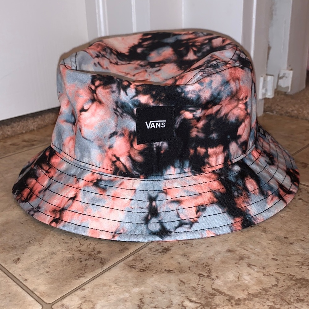 vans bucket hat